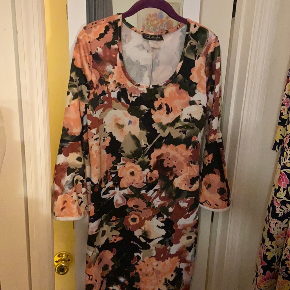 Floral print bell sleeve dress